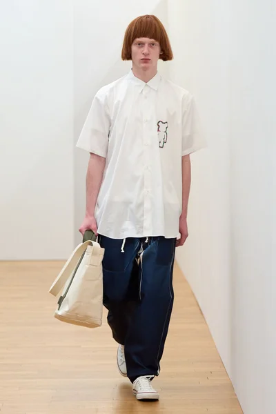 Look 18